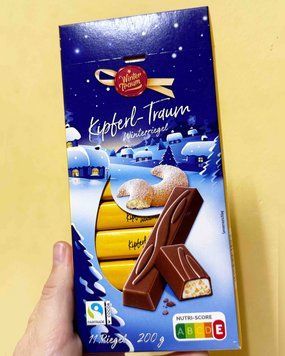 Шоколад Молочний Новорічний Choceur Apfel Marchen з хрумким печивом та вершковим ПРАЛІНЕ НП007 фото